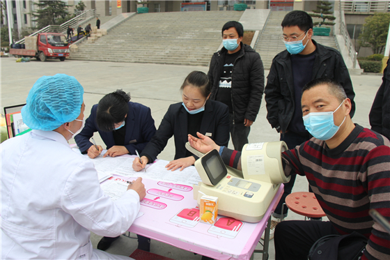 人民警察一心為民，捋袖捐血鐵血柔情——安康市公安局積極開展冬季獻(xiàn)血活動