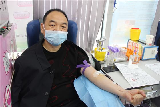 人民警察一心為民，捋袖捐血鐵血柔情——安康市公安局積極開展冬季獻(xiàn)血活動