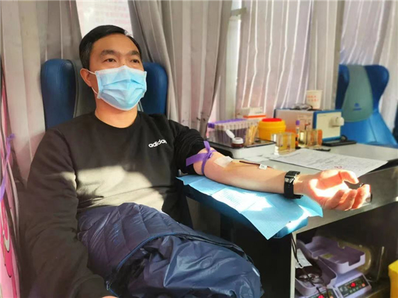 安康市委機(jī)關(guān)組織開展“熱血奉獻(xiàn)·溫暖有你”無償獻(xiàn)血活動(dòng)