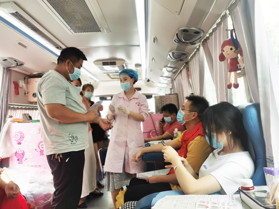 旬陽(yáng)縣蜀河鎮(zhèn)組織開(kāi)展夏季愛(ài)心獻(xiàn)血活動(dòng)