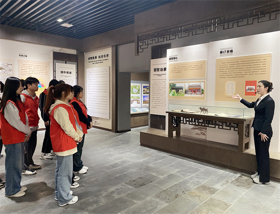 緬懷沈氏三賢 弘揚(yáng)勤廉家風(fēng)|安康市中心血站聯(lián)合安康學(xué)院團(tuán)委開展愛國主義教育活動(dòng)